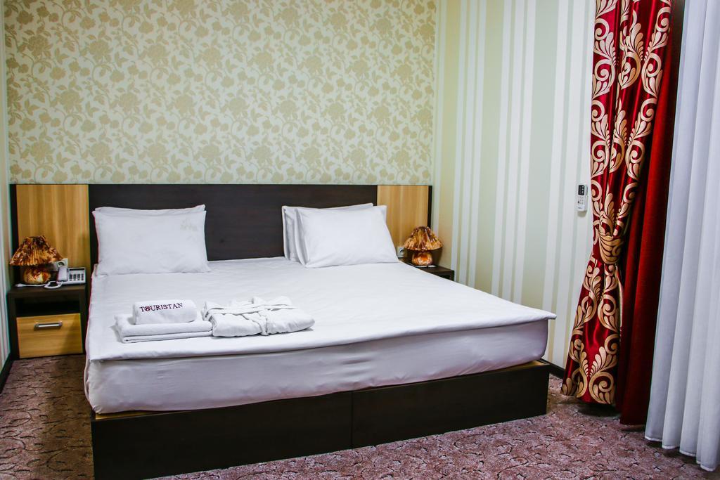 Tourasia Hotel Bisjkek Værelse billede
