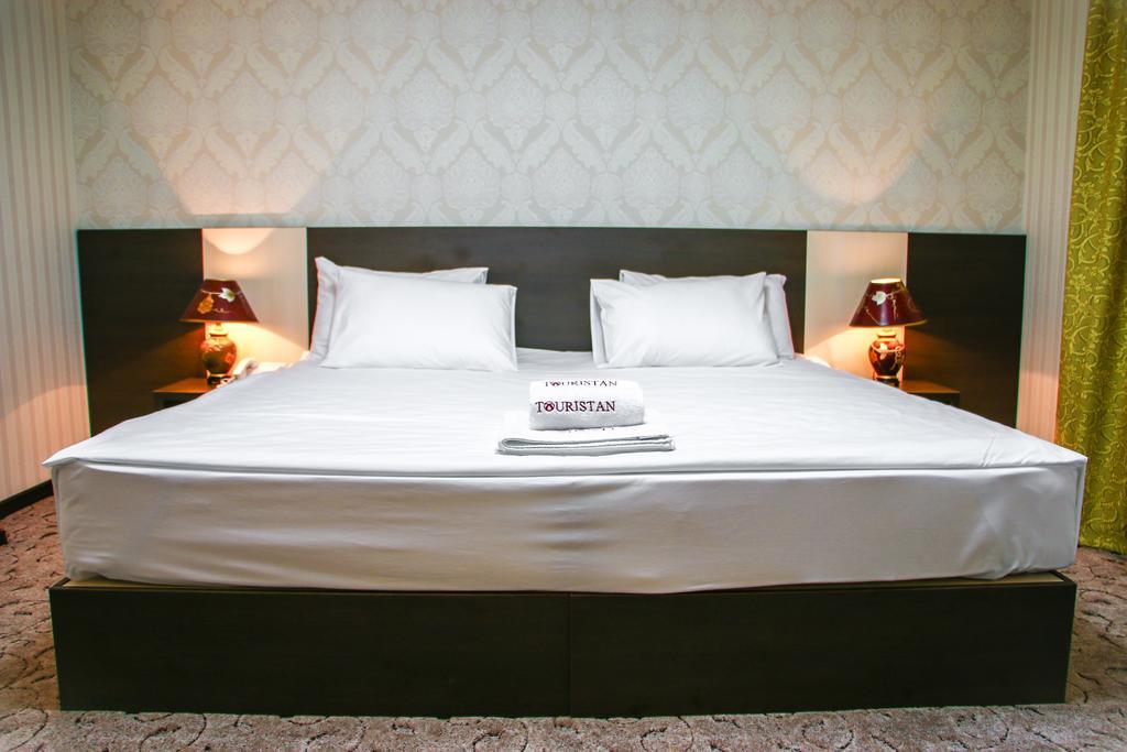 Tourasia Hotel Bisjkek Værelse billede