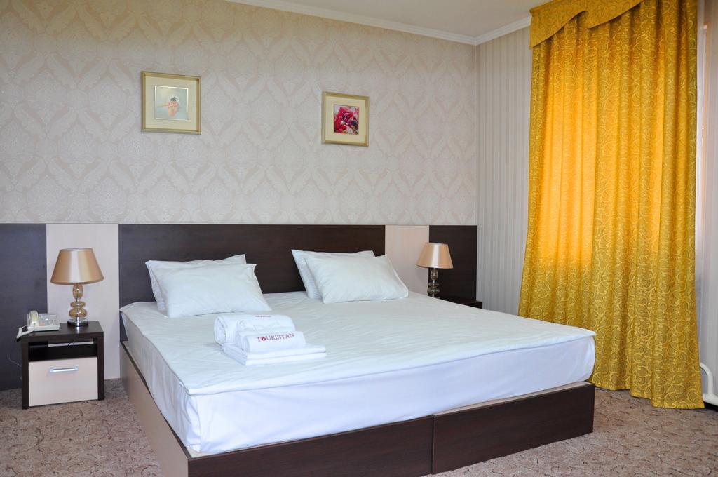 Tourasia Hotel Bisjkek Eksteriør billede